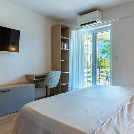 4249-2 Apartment *