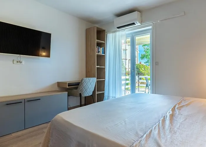 4249-2 Apartment *